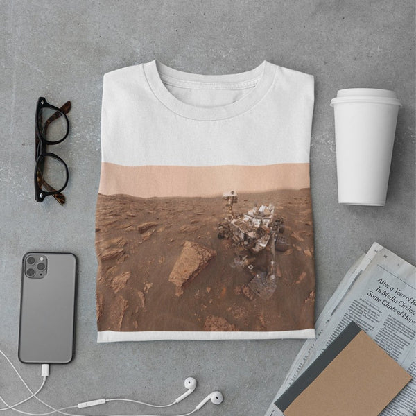 Curiosity Mars Rover in its 8th Year on the Red Planet Men's Organic Cotton T-Shirt - darkmatterprints - Apparel